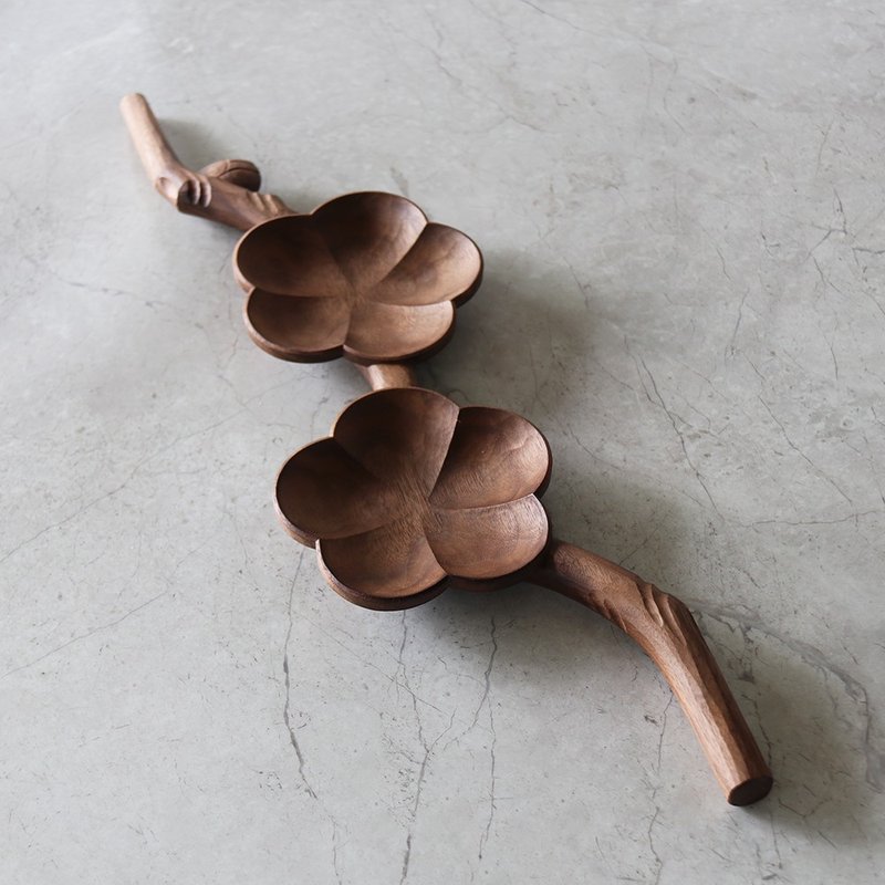 手工雕刻黑胡桃木一枝梅花杯托 - 杯垫 - 木头 