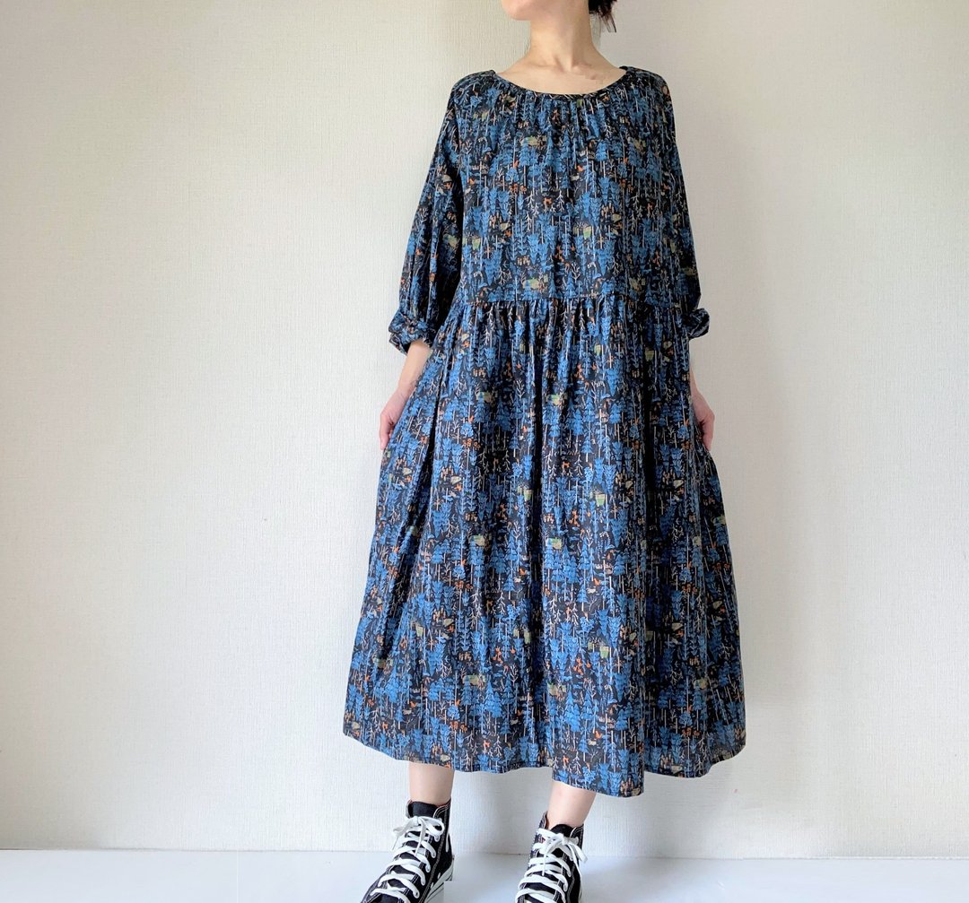 Deep woods pattern　one-piece　dress　raglan　sleeve　navyblue - 洋装/连衣裙 - 棉 咖啡色