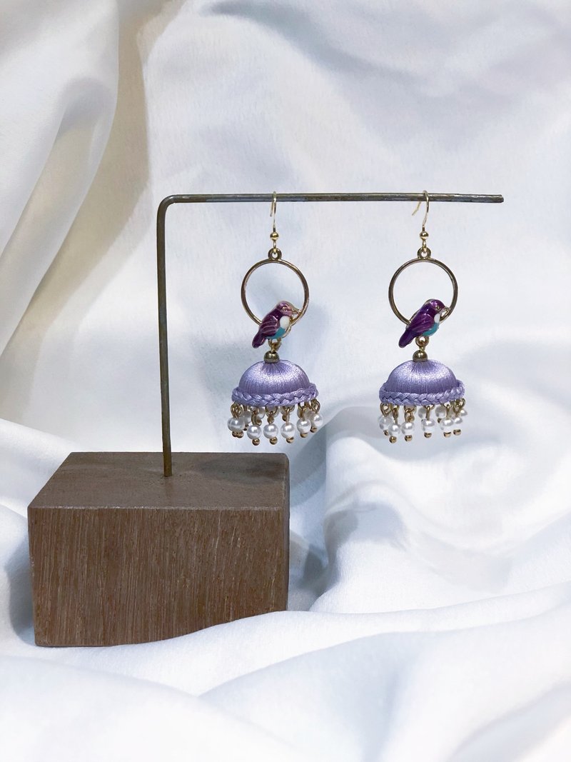 手作绣线印度风耳环 小鸟 紫色 jhumka - 耳环/耳夹 - 绣线 紫色