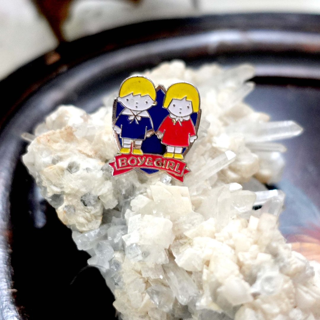 中古金色BOY&GIRL小男生女生胸针襟章心口针襟针高级复古时装搭配 - 胸针 - 其他金属 多色