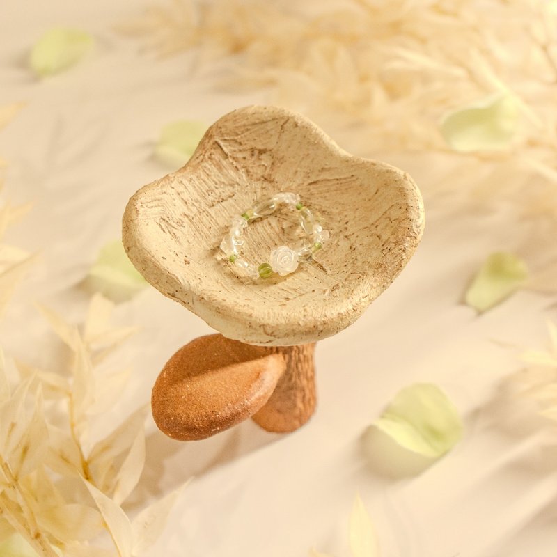 白色玫瑰花 - 赫基蒙水晶 碧玺 利比亚陨石 白蝶贝 天然石戒指 - 戒指 - 水晶 多色