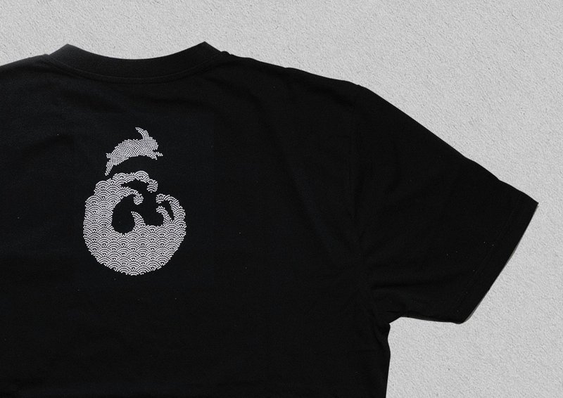 江戸小紋Tシャツ因幡の白兎染 半袖Vネック - 女装 T 恤 - 棉．麻 黑色