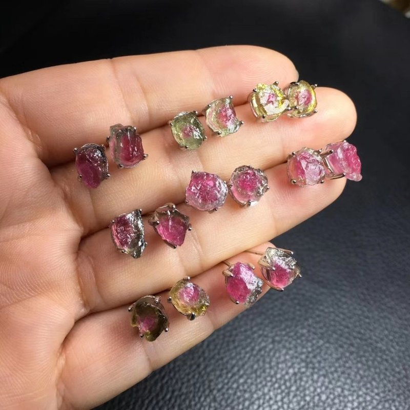 天然西瓜碧玺耳钉，未打磨西瓜碧玺耳钉 - 耳环/耳夹 - 纯银 