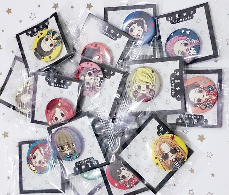 耳环小姐 徽章 限量全套组合 (共17个) - 徽章/别针 - 塑料 多色