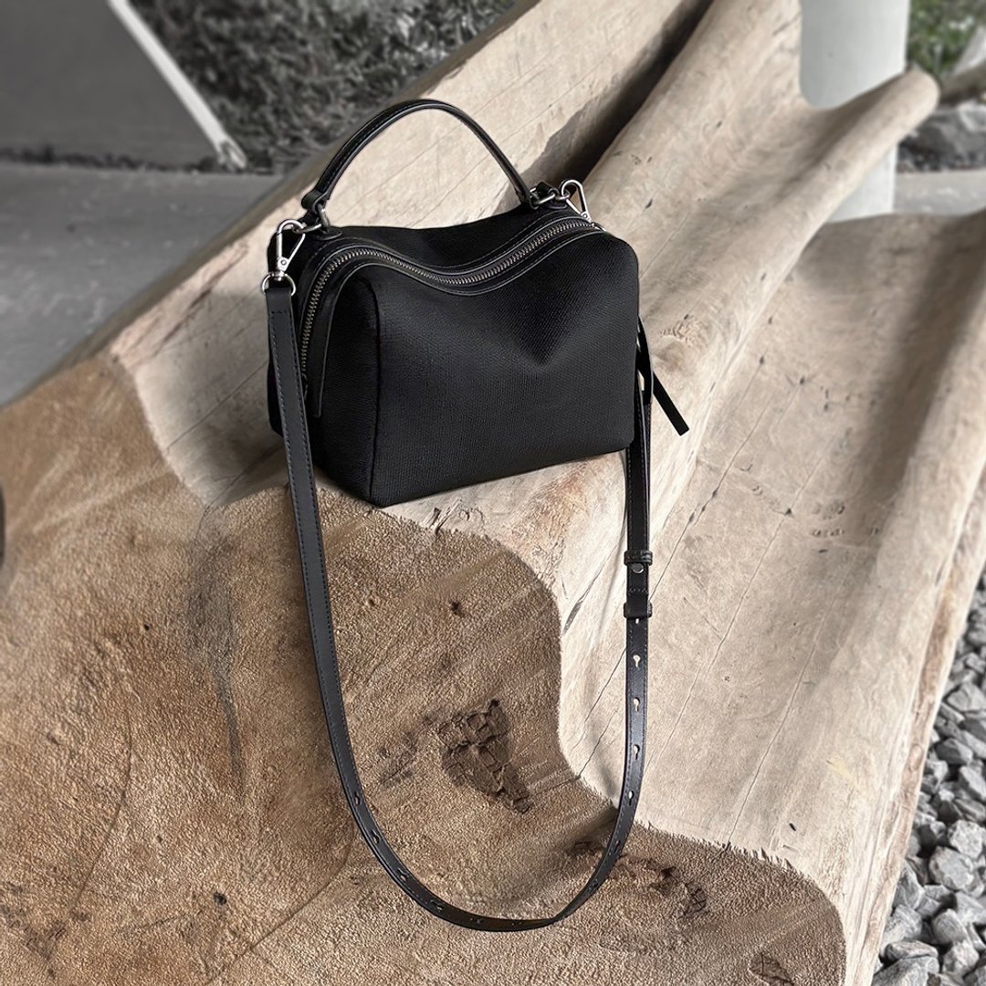 Knitting Mini Valley Cube Shoulder Bag 针织迷你方型软包 - 侧背包/斜挎包 - 聚酯纤维 黑色