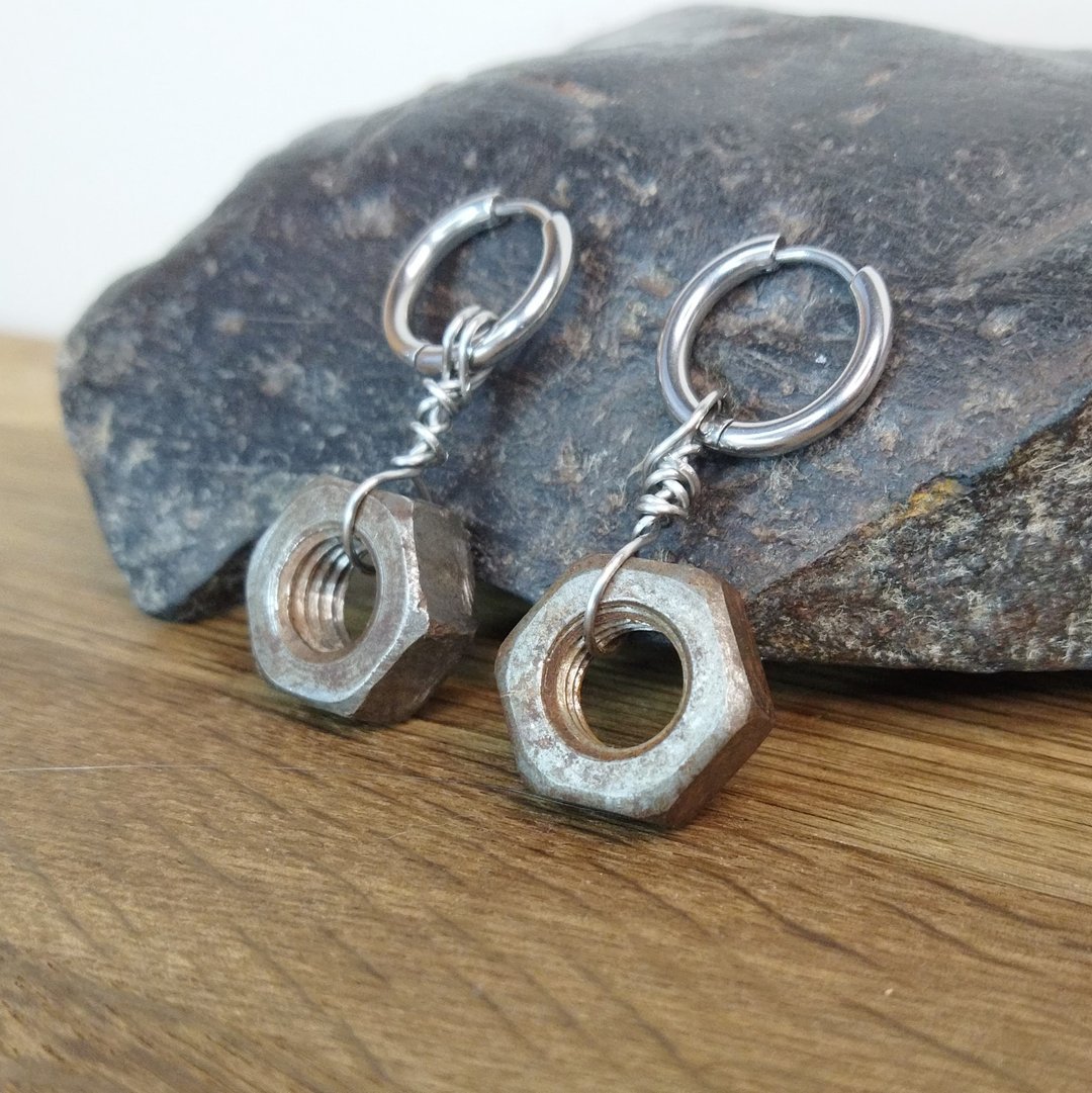 Dystopian earrings scavended steel. Grunge earrings men Post apocalyptic jewelry - 耳环/耳夹 - 其他金属 黑色