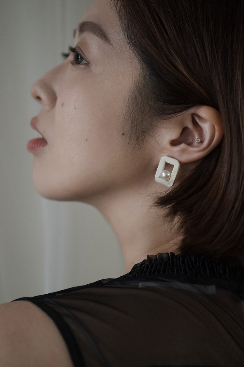 Tao│陶系列 - 窗框珍珠 - 耳环/耳夹 - 陶 白色