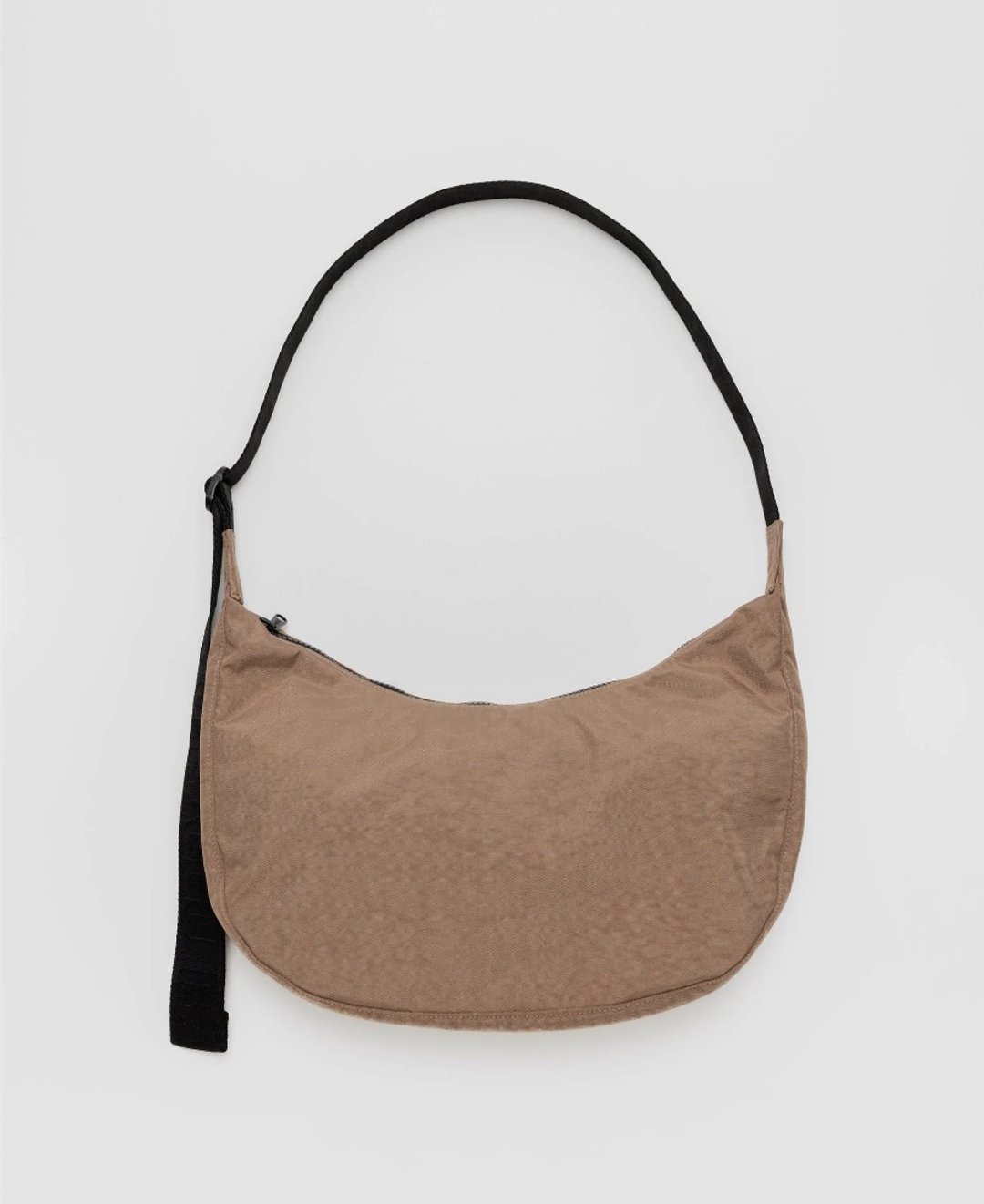 BAGGU - 回收尼龙斜背月亮包 - Medium - 可可亚 - 侧背包/斜挎包 - 防水材质 咖啡色
