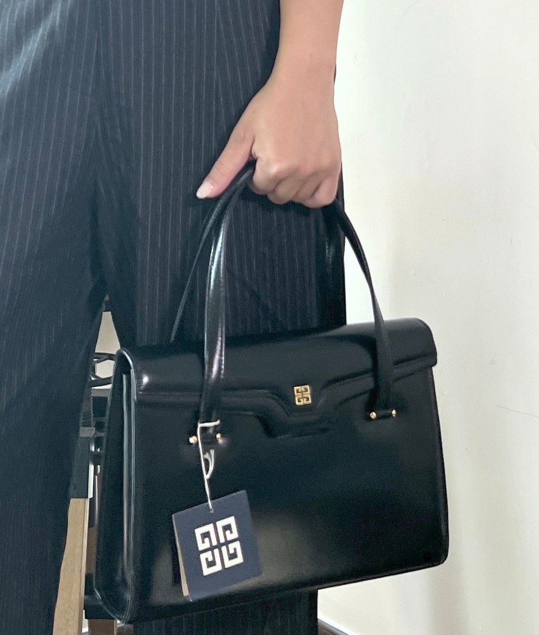 Givenchy黑色皮革气质手提袋稀有古董包 未使用品 附吊牌书仔 - 侧背包/斜挎包 - 真皮 黑色