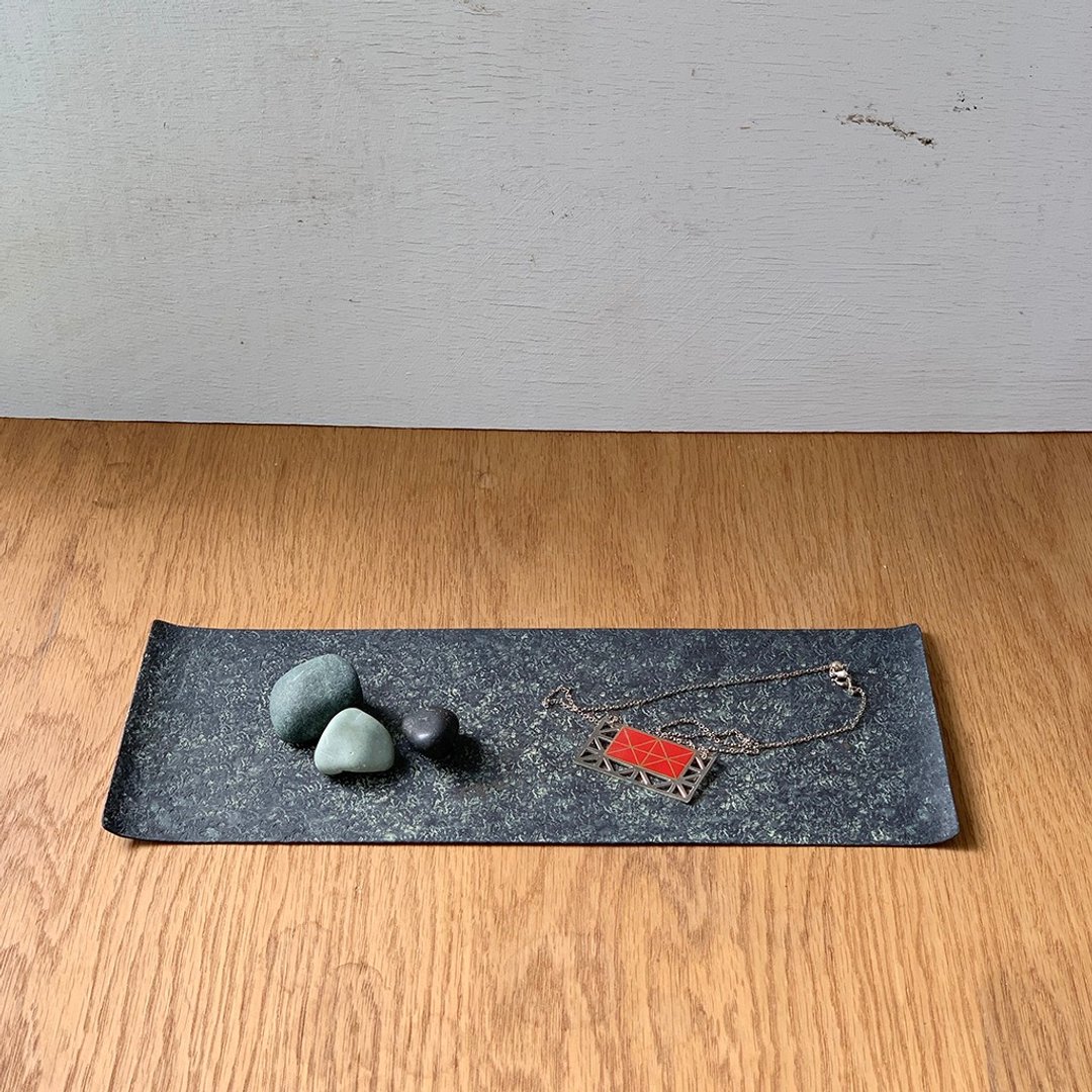 转角小托盘，附锤打图案，古铜色 - 花瓶/陶器 - 其他金属 绿色