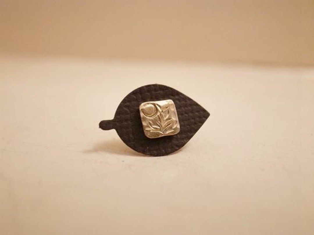 K18 gold gold stud earrings-square type-B - 耳环/耳夹 - 其他金属 金色