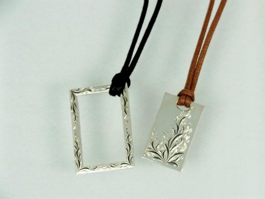 Moon Flower Hand Carved Silver Pair Frame Necklace Set Simple Fashionable Design for Daily Use - 项链 - 纯银 灰色