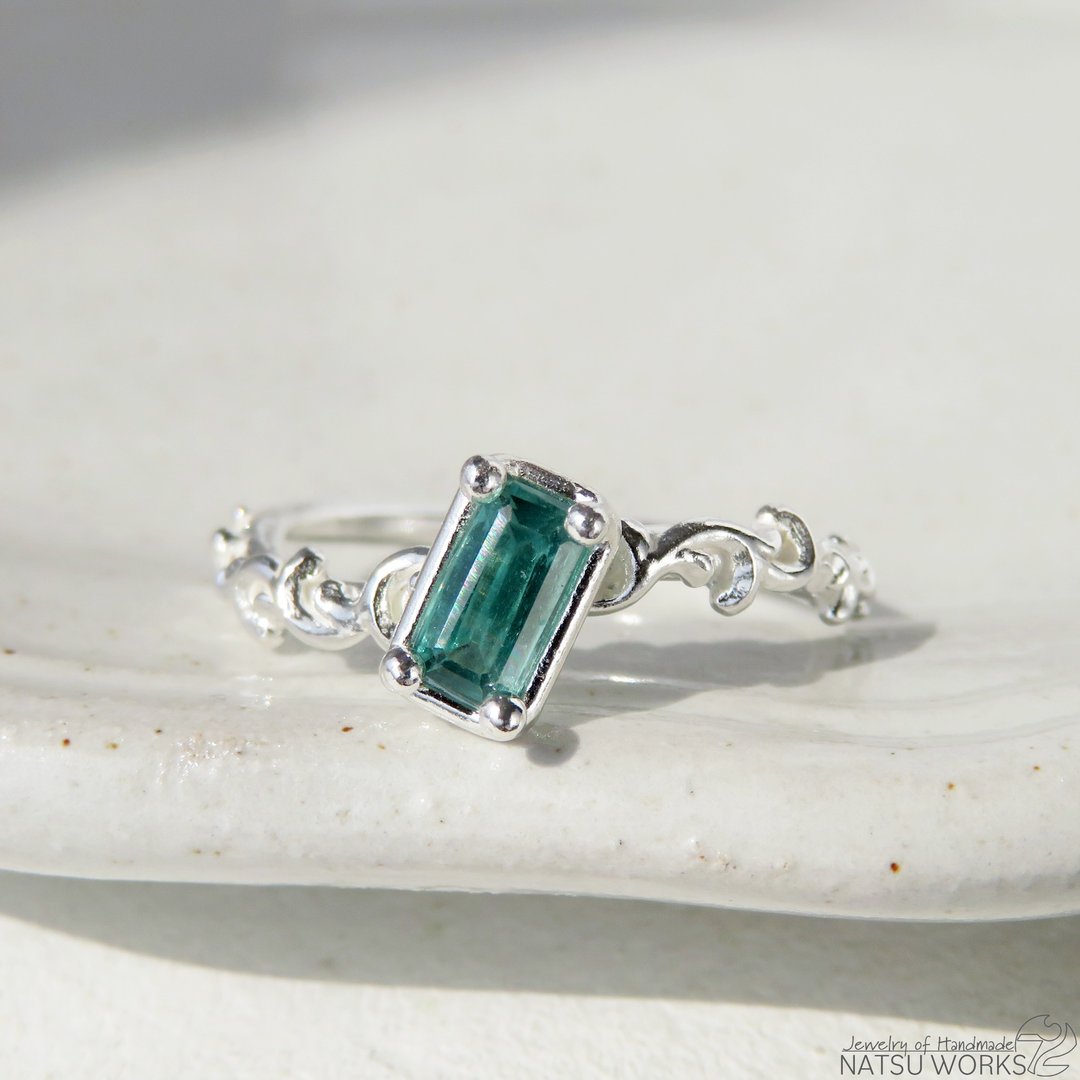 绿色蓝晶石戒指 / Kyanite Botanical Ring 〜 - 戒指 - 宝石 绿色