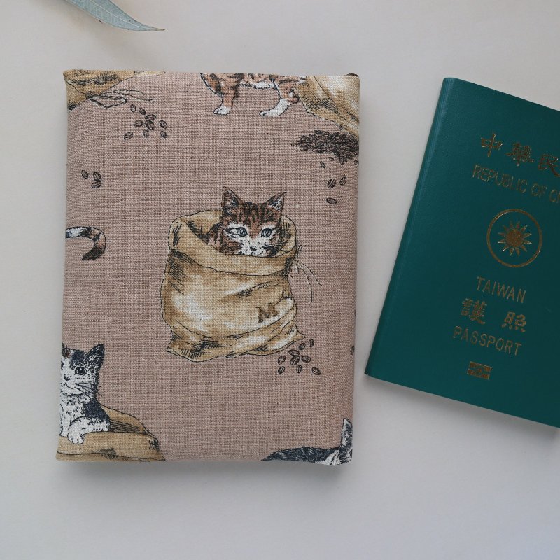 【麝香猫咪】护照套 护照夹 护照包 日本进口布料 - 护照夹/护照套 - 棉 蓝色