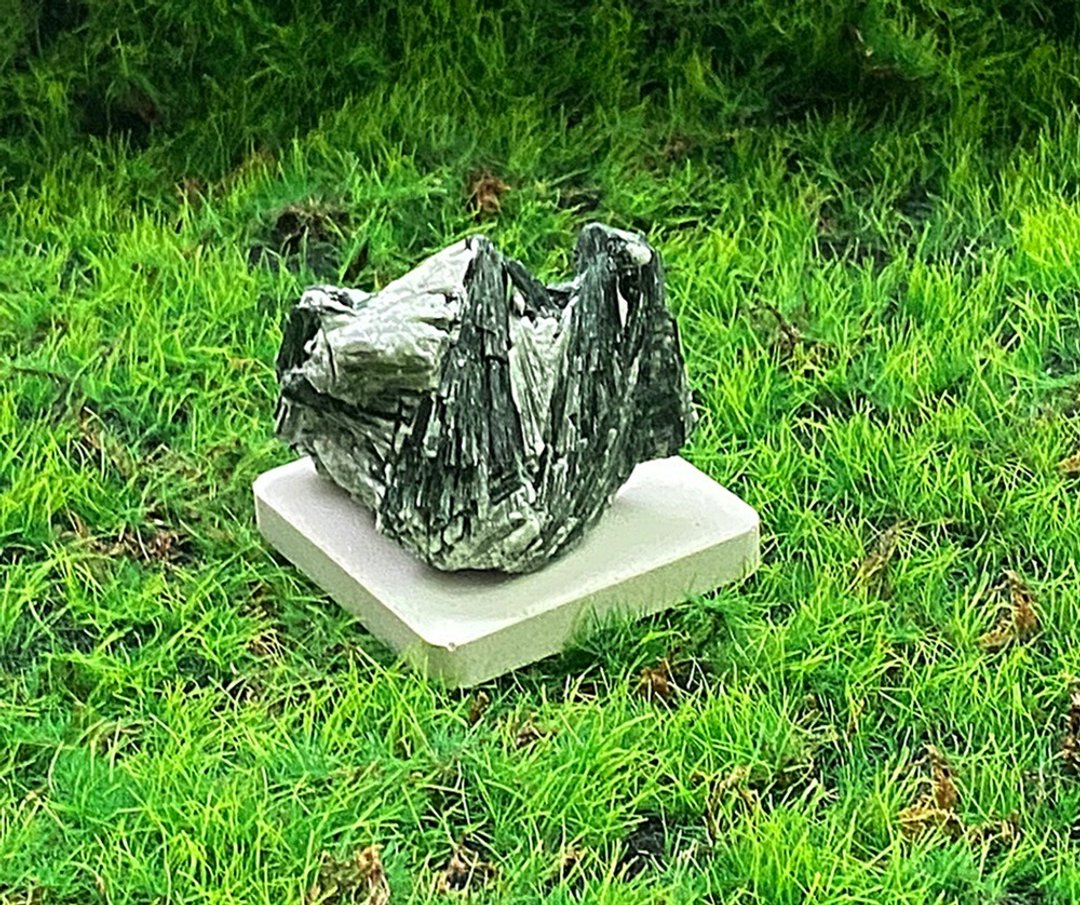 天然原矿羽毛绿碧玺居家 办公室 疗愈 摆件 - 摆饰 - 水晶 多色