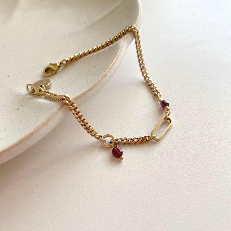 小女人 -石榴石 黄铜手环 - 手链/手环 - 铜/黄铜 多色