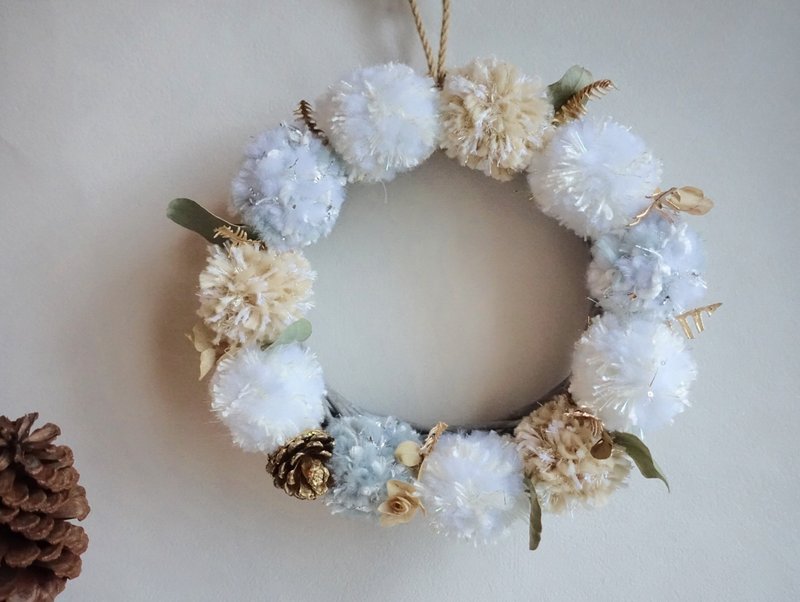 雪白圣诞节/22cm-手作圣诞花圈毛球装饰花圈 - 摆饰 - 其他材质 银色
