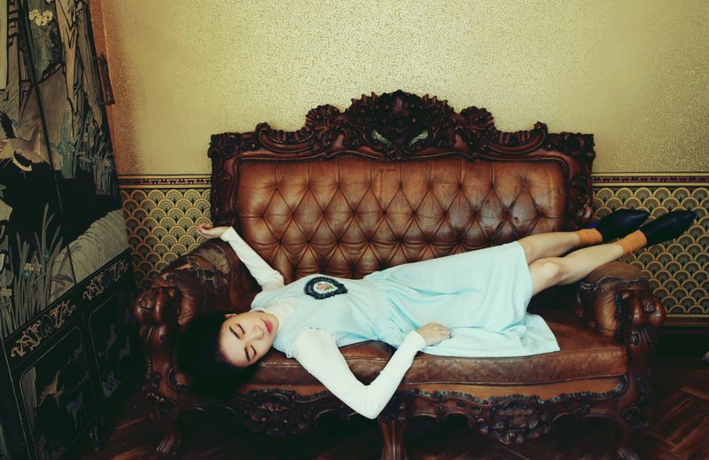 花鸟珠饰抽褶背心洋装 - 洋装/连衣裙 - 聚酯纤维 蓝色