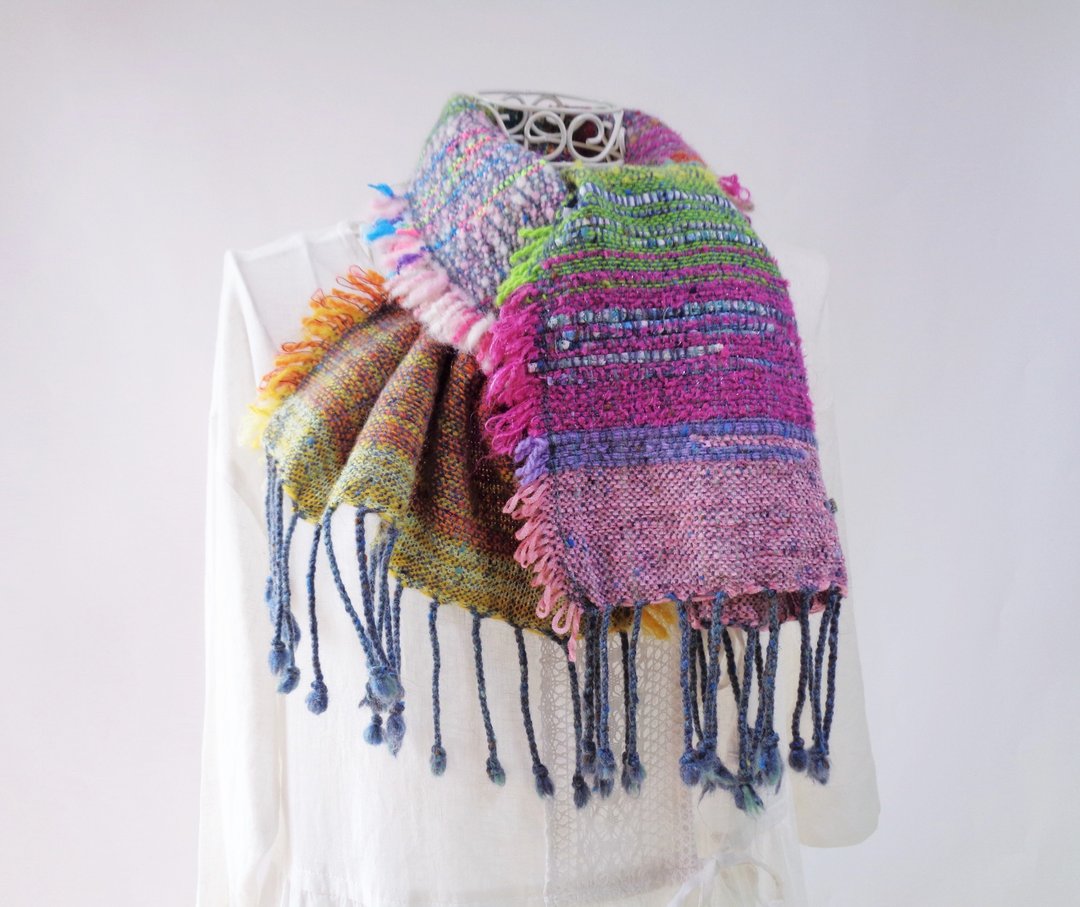 Hand-woven, wool scarf, with split weave, short size - 围巾/披肩 - 羊毛 多色