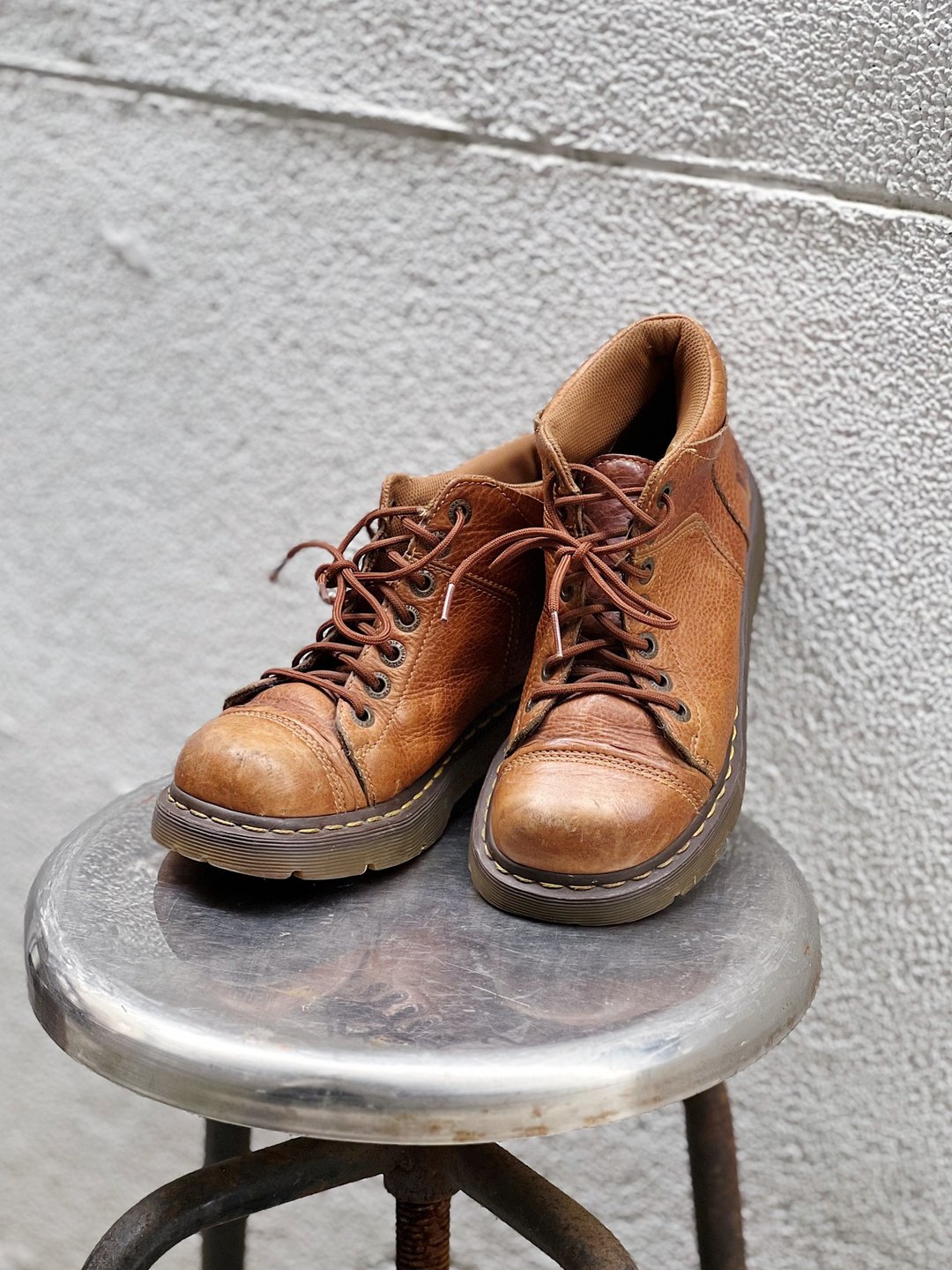 Dr. Martens 焦糖棕色 真皮牛皮革 厚底靴马汀鞋马丁靴子中筒机车 - 女款短靴 - 真皮 咖啡色