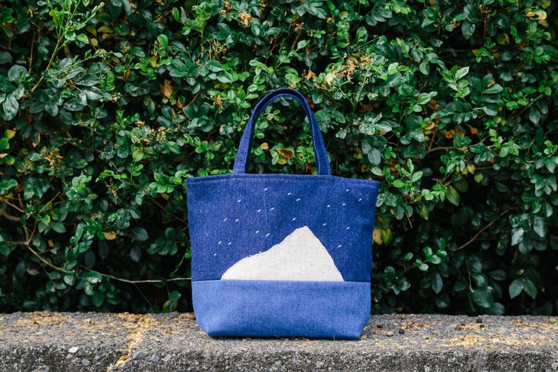 花莲石梯坪星星月亮与单面山 - 小提包 - 侧背包/斜挎包 - 棉．麻 蓝色