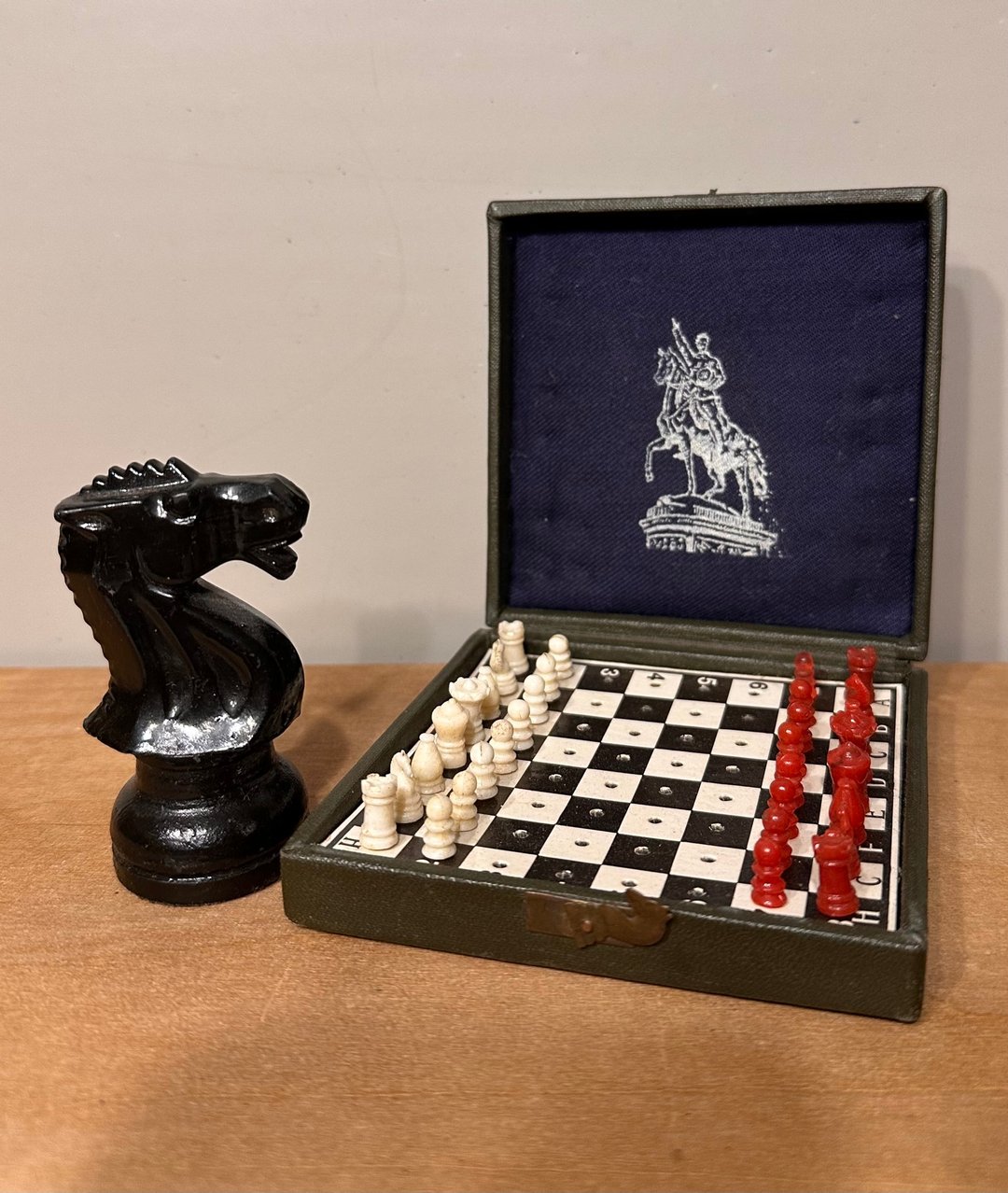 来自苏联的复古袖珍国际象棋套装，1950 年代 - 桌游/玩具 - 塑料 咖啡色