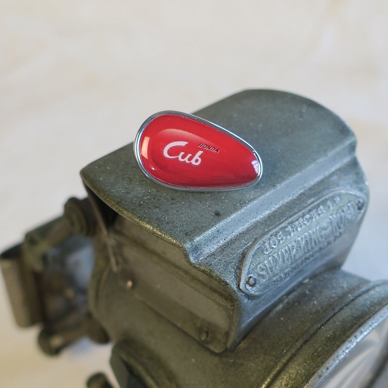 经典本田徽章-引擎侧盖 - 胸针 - 其他金属 红色