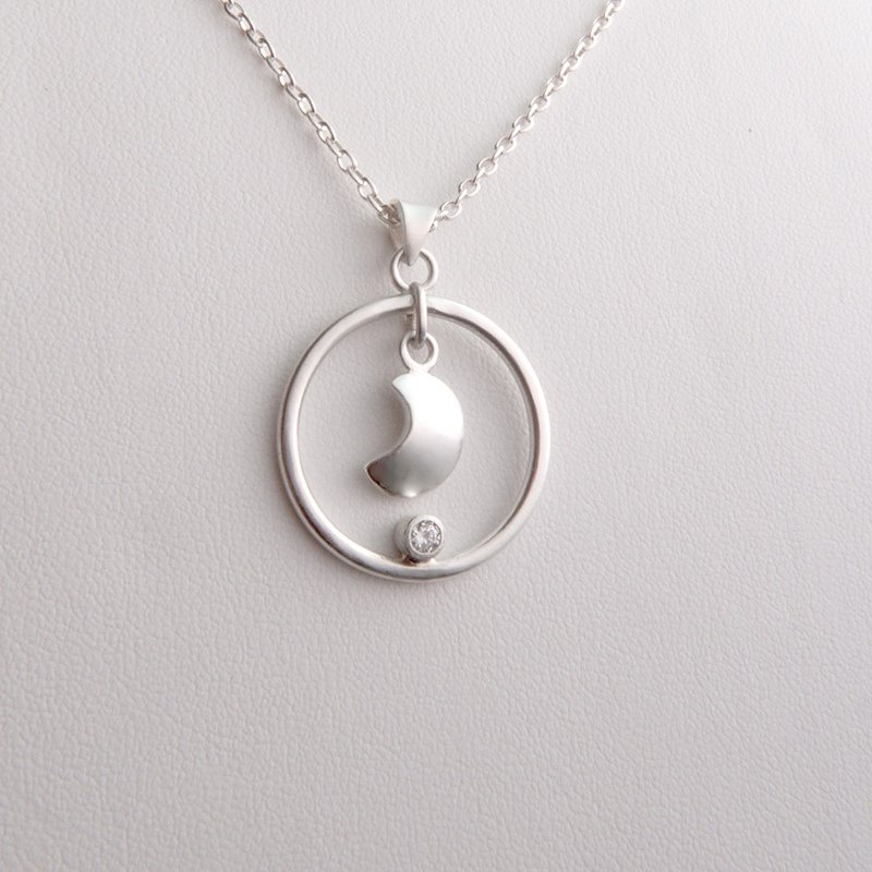 月亮与星星 - 纯银月亮锆石项链 - 项链 - 银 银色