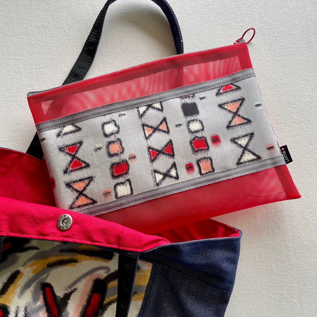 Meisen mesh pouch, medium size, red - 化妆包/杂物包 - 丝．绢 红色