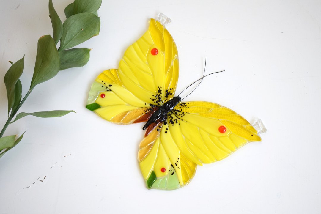 Glass yellow butterfly suncatcher for window or garden - Fused glass sun catcher - 墙贴/壁贴 - 玻璃 黄色