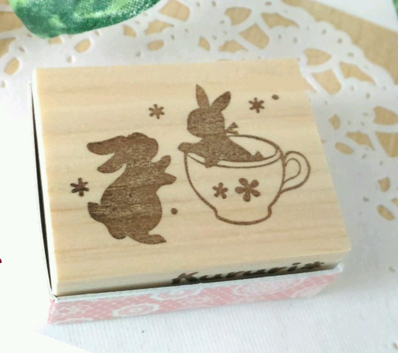 Teacup Eared Rabbit and Standing Ear Hunter - 印章/印台 - 橡胶 黑色
