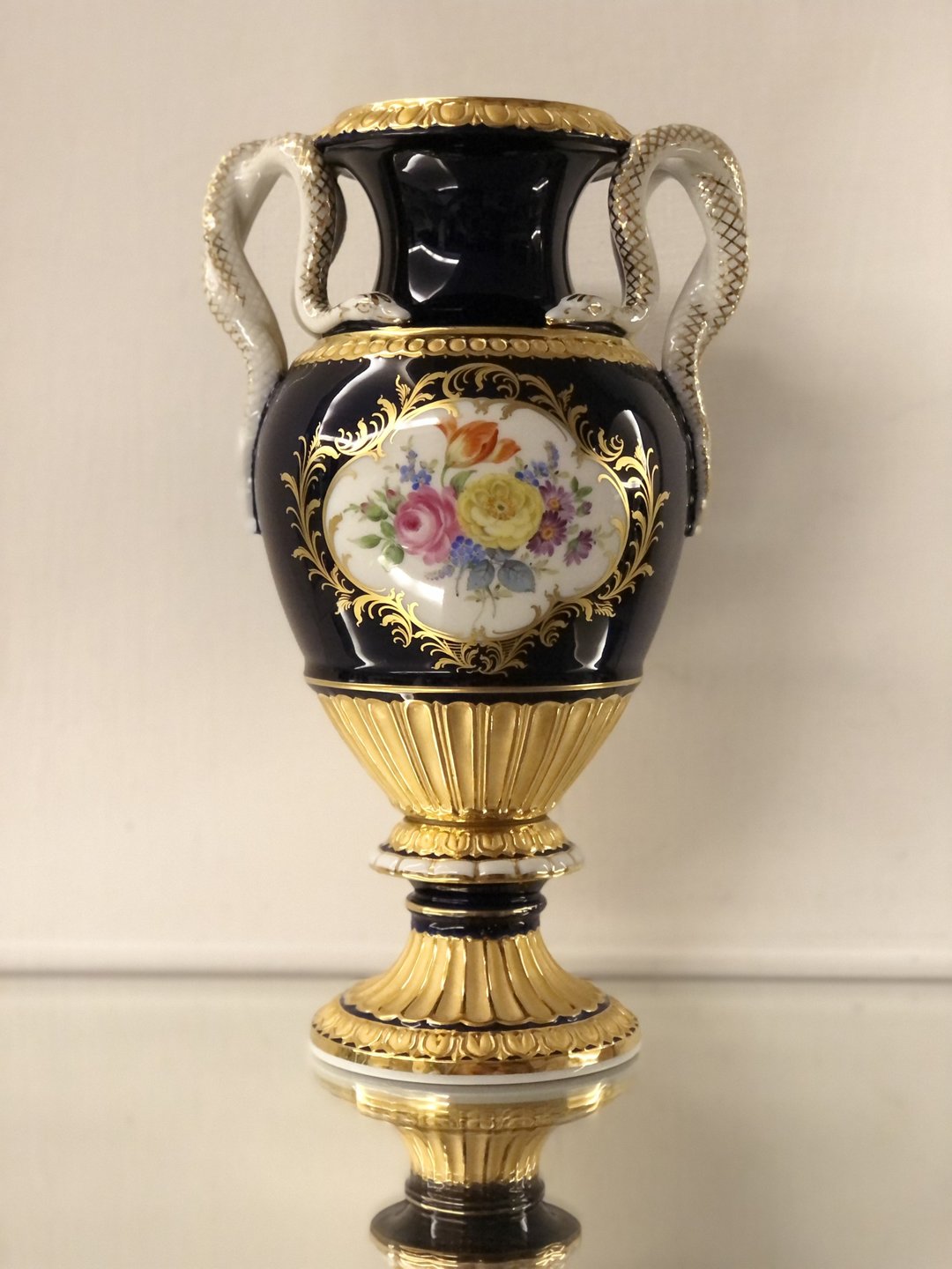 德国麦森MEISSEN满彩帝王蓝重金古典花卉蛇颈花瓶ㄧ级品 - 花瓶/陶器 - 瓷 白色