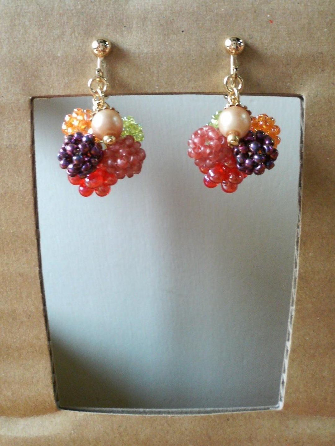 Nuts and Berries Earrings A (Screw Back Non-Pierced Earring) - 耳环/耳夹 - 玻璃 多色