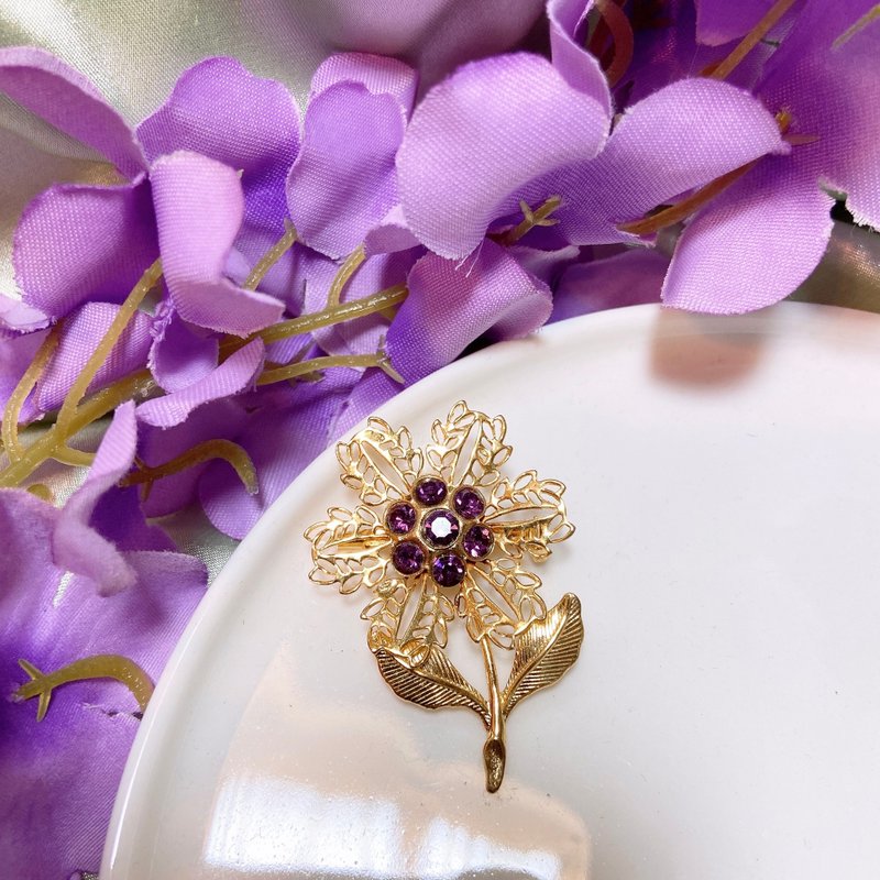【西洋古董饰品】品味篓空花卉叶脉 紫花蕊莱茵 优雅胸章 胸针 - 胸针 - 贵金属 紫色