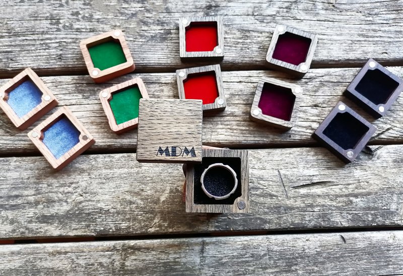Small Wooden Ring Box, Custom Personalized Ring Box, Slim Ring Box - 纸盒/包装盒 - 木头 黑色