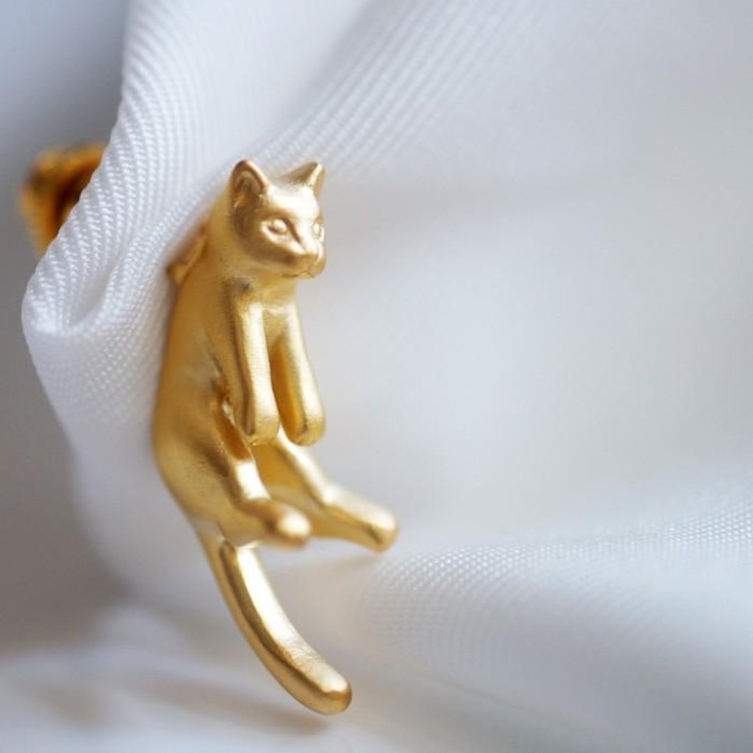 Cat Pin Brooch Guri Gold - 胸针 - 铜/黄铜 