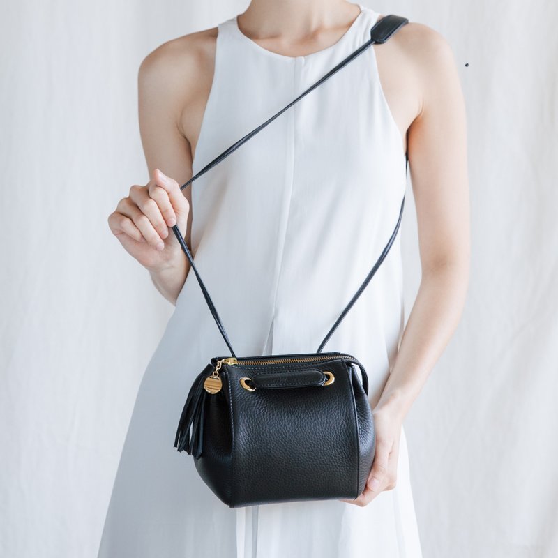 CUDDLE BAG - WOMEN SOFT LEATHER CROSS BODY AND SHOULDER BAG-BLACK - 侧背包/斜挎包 - 真皮 黑色