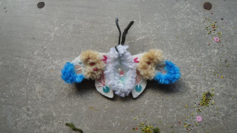 奶茶苏打 刺绣毛线蛾 - 胸针 - 绣线 