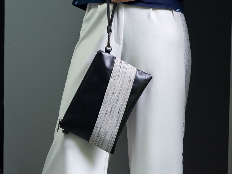 MONDAY Crossbody and Clutch bag - Raven Black - 手提包/手提袋 - 真皮 黑色