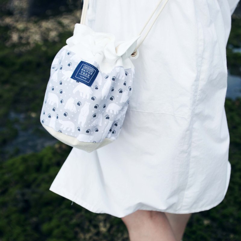 侧背水桶包 _ 灰白底北极熊 - 侧背包/斜挎包 - 棉．麻 白色