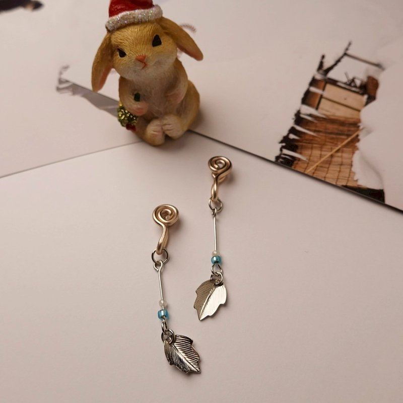 小日菲菲 无痛耳夹 / 银色叶片 - 耳环/耳夹 - 其他金属 