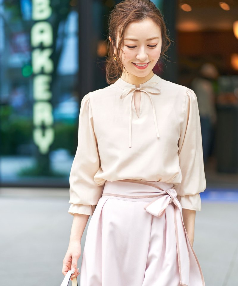 Blouse 2way gathered ribbon / and Cherim - 女装衬衫 - 棉．麻 卡其色
