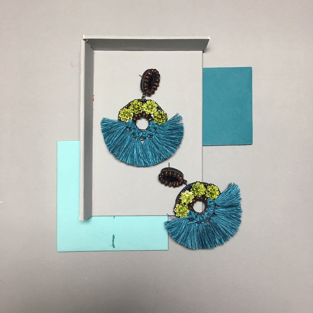 Earrings: donut flower green - 耳环/耳夹 - 其他材质 绿色