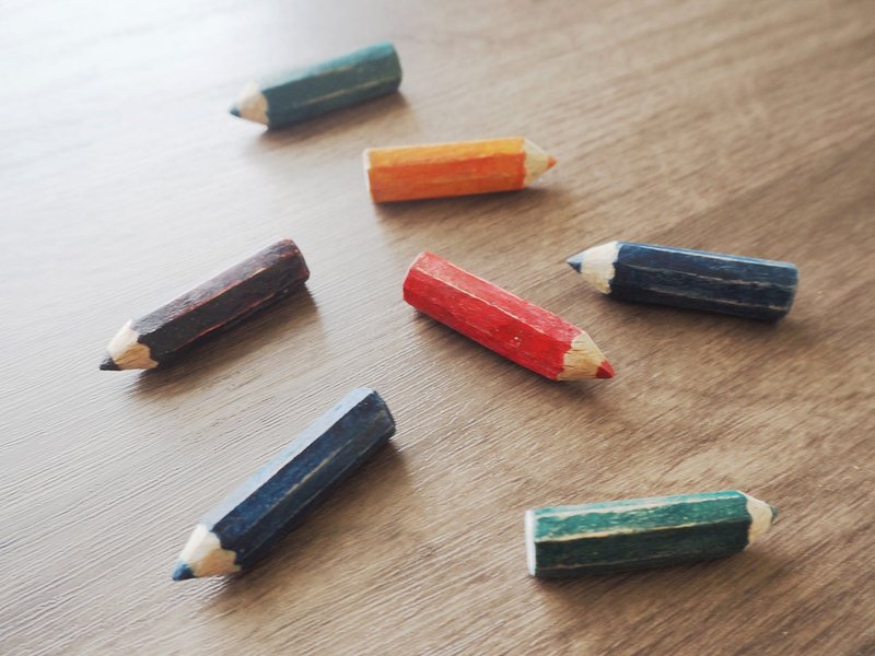 手工木雕胸针 徽章  色铅笔 - 徽章/别针 - 木头 