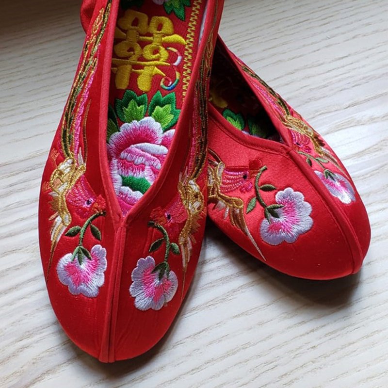传统手工制造红色绣花鞋 KW11201712 **附送赠品** - 女款休闲鞋 - 棉．麻 红色