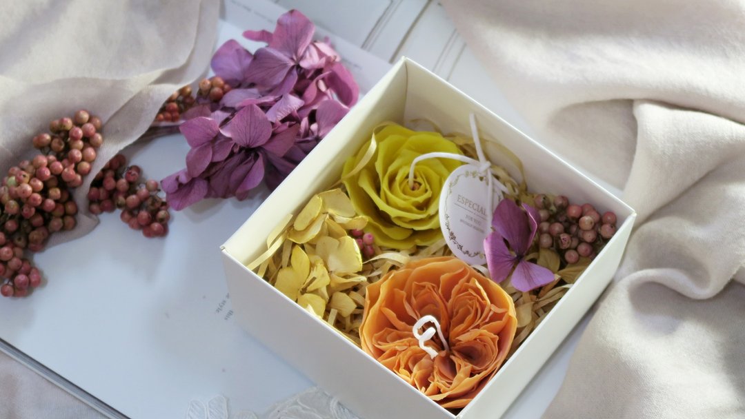 【miss coco香氛日志】潘朵拉花盒♥蜜蜡花蜡烛+干燥花♥全部都能点燃的花朵蜡烛 - 蜡烛/烛台 - 蜡 橘色