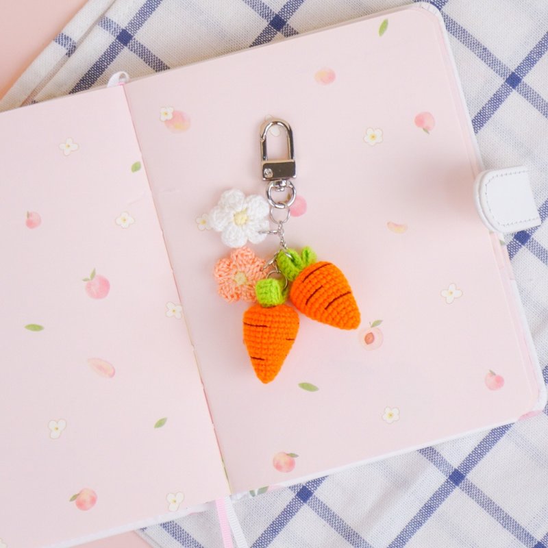 carrot keychain charm zipper  key ring key chain bag charm handmade gift - 吊饰 - 棉 橘色