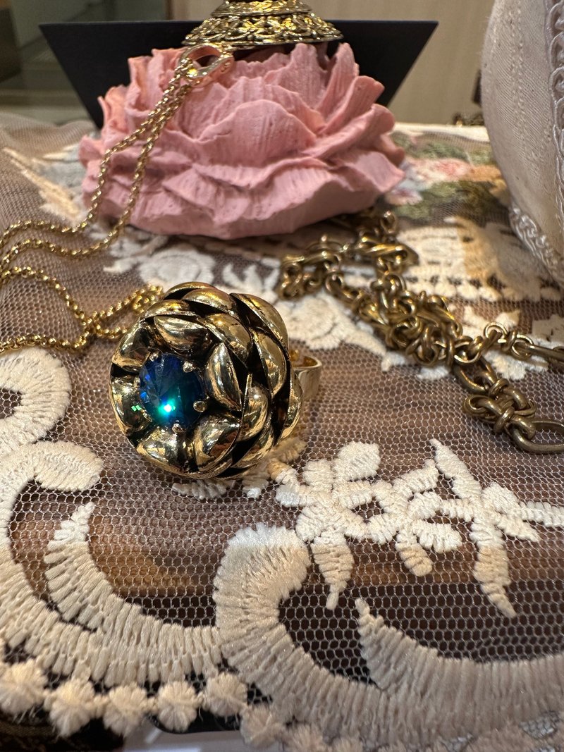 【梦幻美瑛青池】 复古青蓝玫瑰水晶石 / 雕花可调节戒指 - 戒指 - 铜/黄铜 蓝色