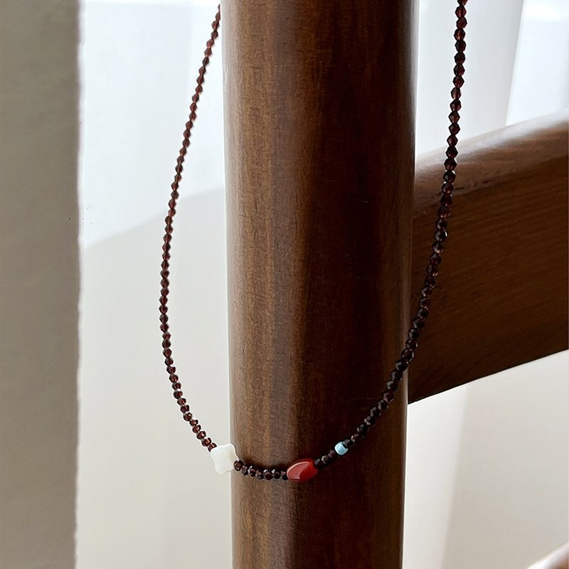 幸运草与棕色珠饰项链 - 项链 - 其他材质 咖啡色