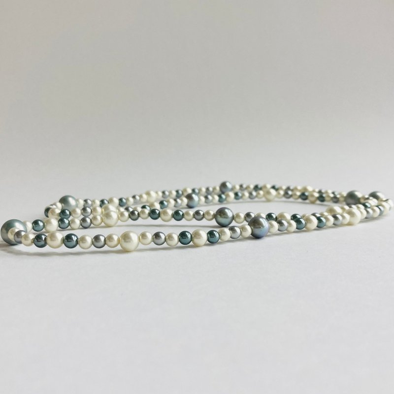 玻璃混合珍珠歌剧项链/无尽加工/4x8mm约70厘米/蓝灰x白混合/日本制造 - 项链 - 玻璃 蓝色